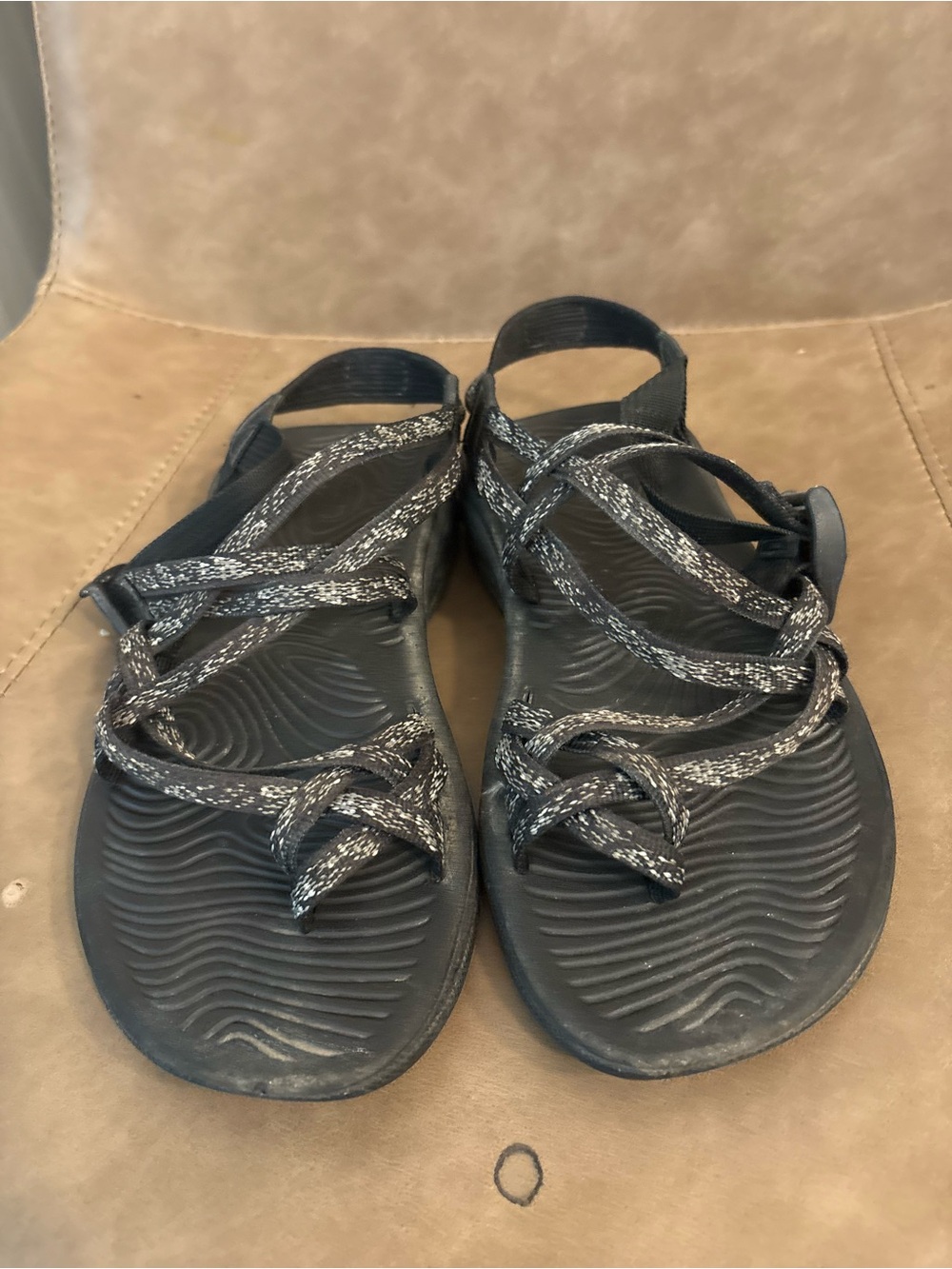 Chaco black white strappy outdoor hiking shoes sandals size 8 - Picture 2 of 5